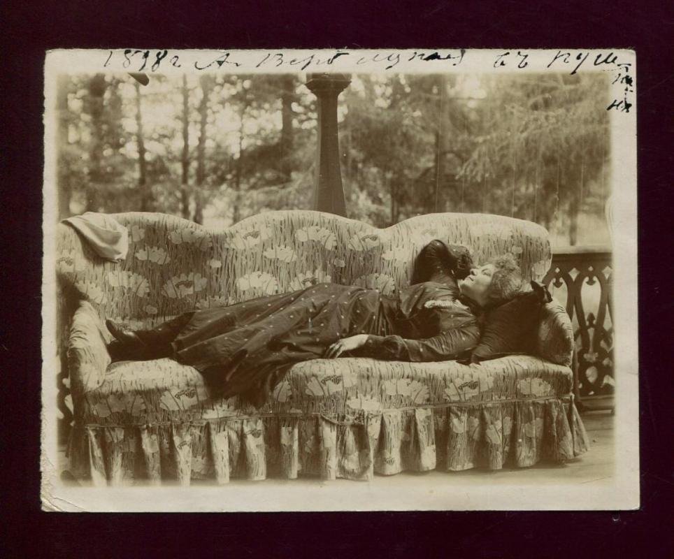 Фотография с автографом А. А. Вербицкой в Пушкине (1898)