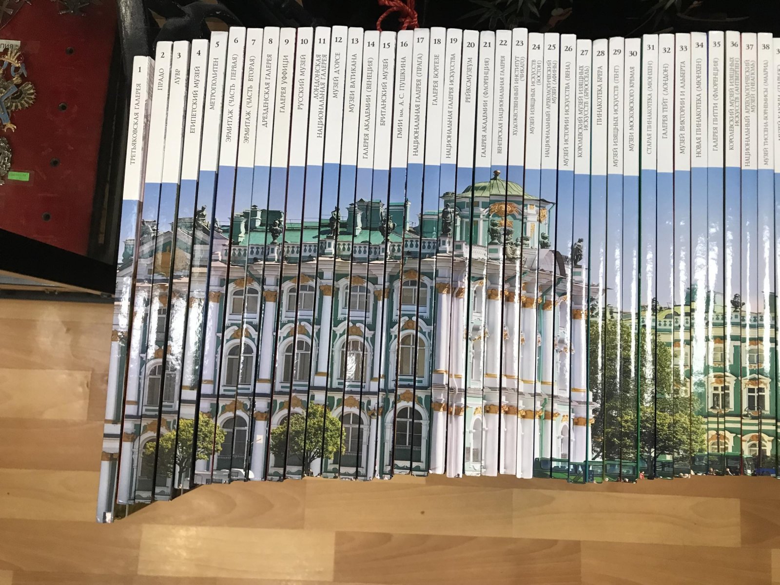 Великие музеи мира. В 100 томах (полный комплект) — альбомная серия с репродукциями шедевров