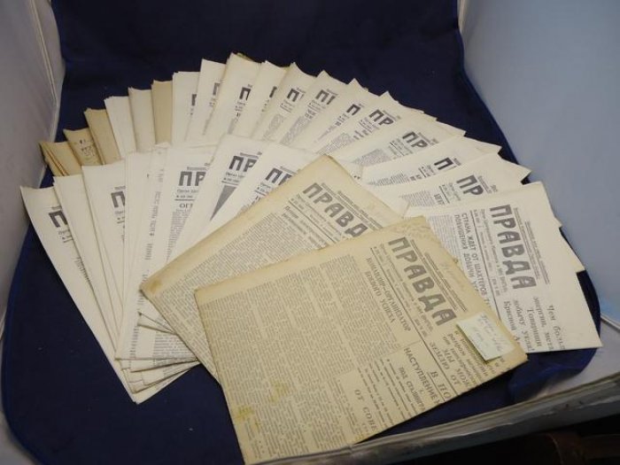 «Правда». Декабрь 1942 года (27 номеров): выпуск блокады Ленинграда, орган ЦК и МК ВКП(б), «Очень интересное чтение» с заметками о событиях на фронтах