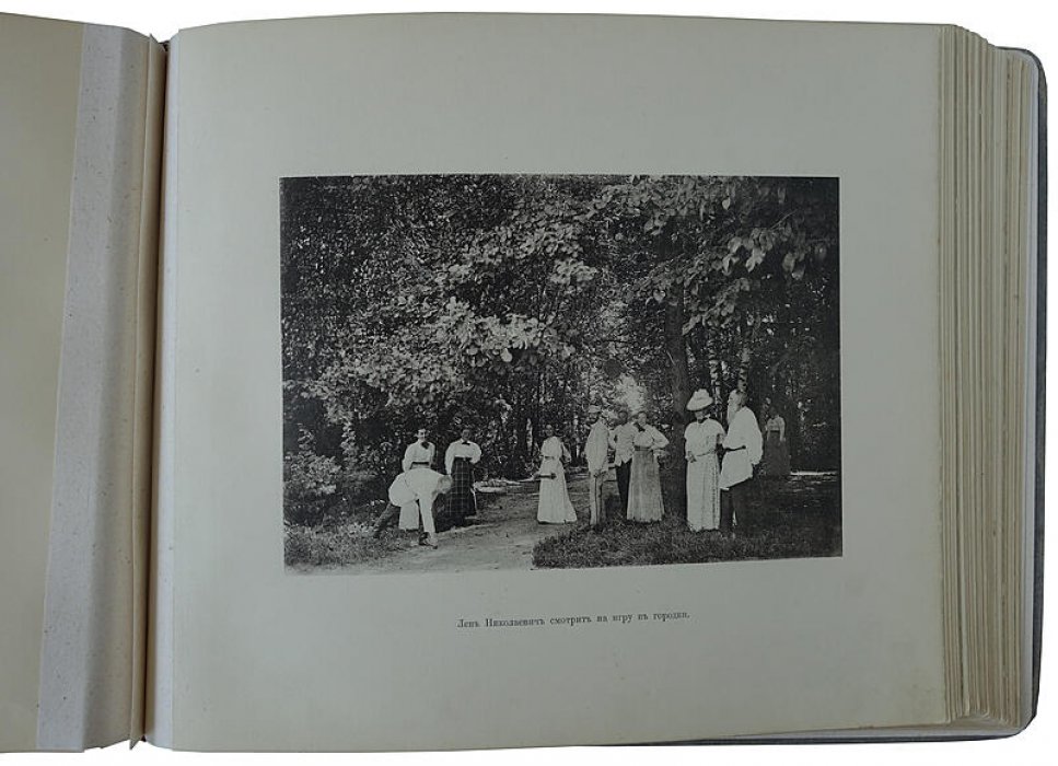 Из жизни Льва Толстого: фототипии работы гр. С. А. Толстой (издание 1912 г.)